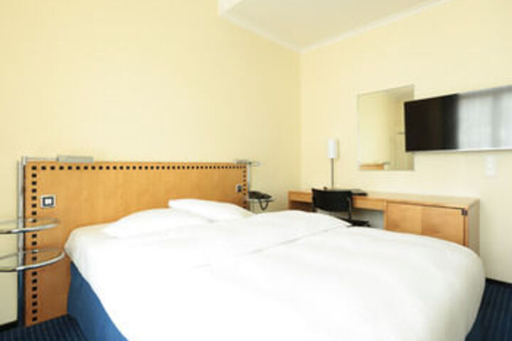 Room 12 of 22