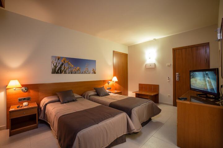 Room 8 of 35
