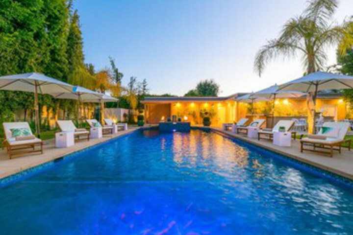 Pool 20 of 33