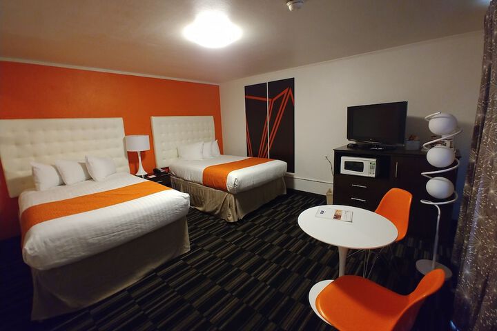 Double Accessible Queen Size Bed (2 of 11)