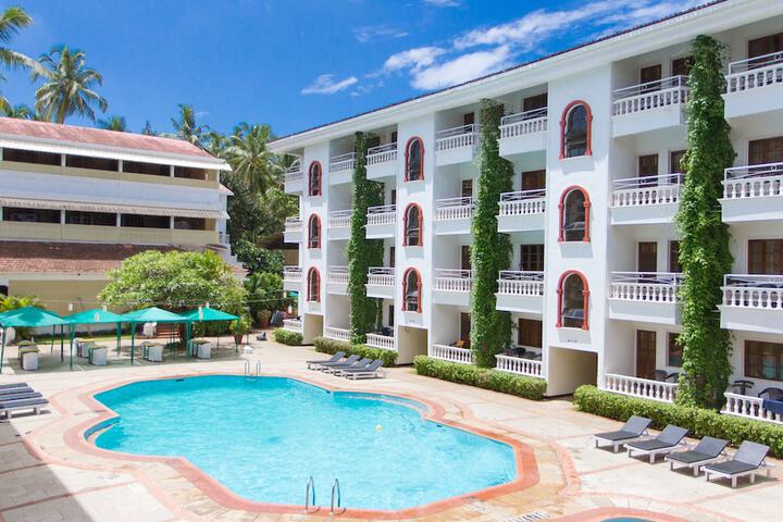 Hotel with Pool