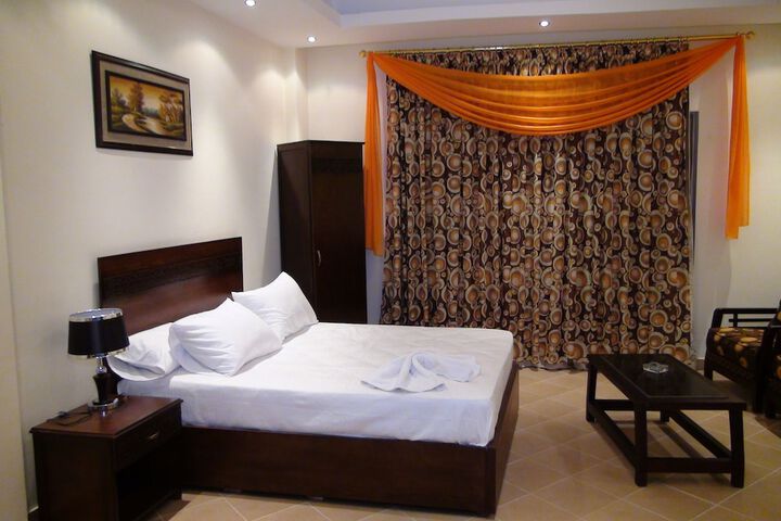 Room 13 of 43
