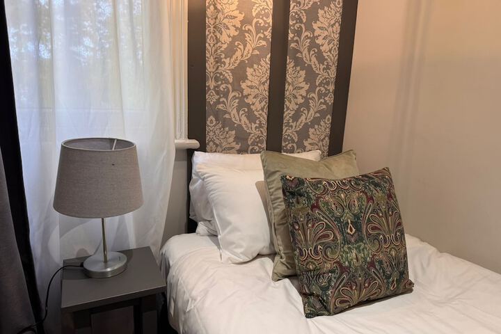 Room 3 of 83