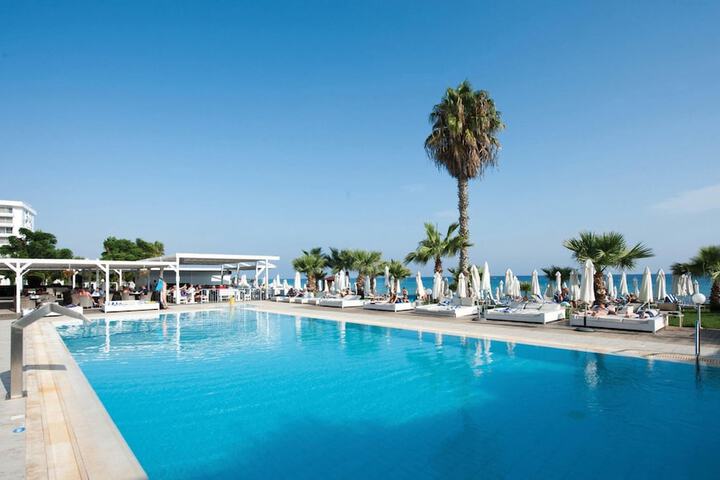 Pools & Facilities