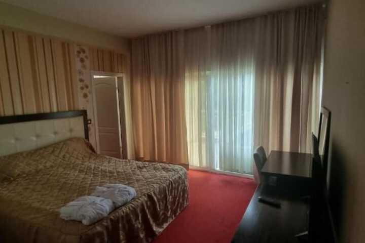 Room 15 of 37