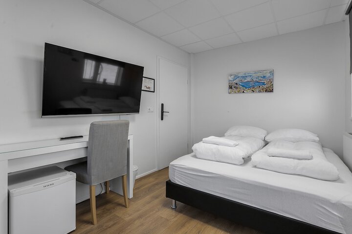 Room 3 of 26