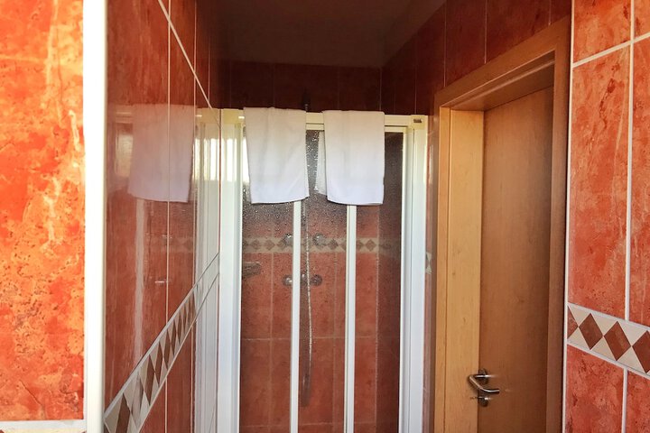 Room 5 of 12