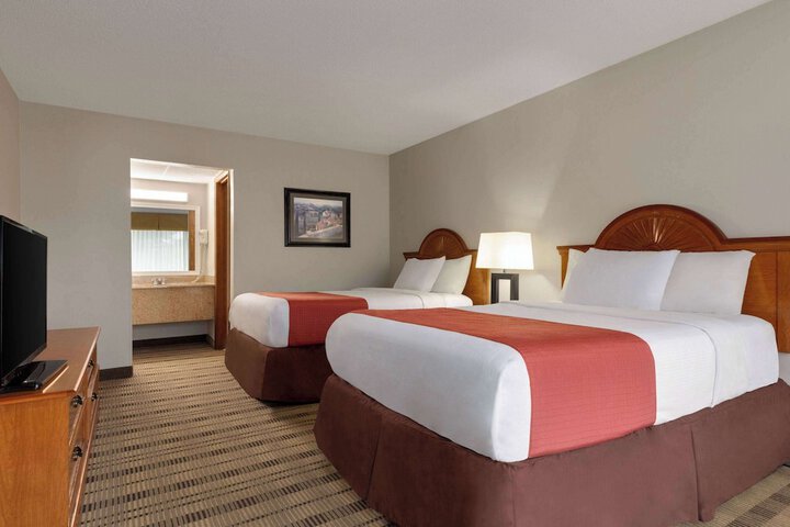 2 Double Beds (15 of 21)