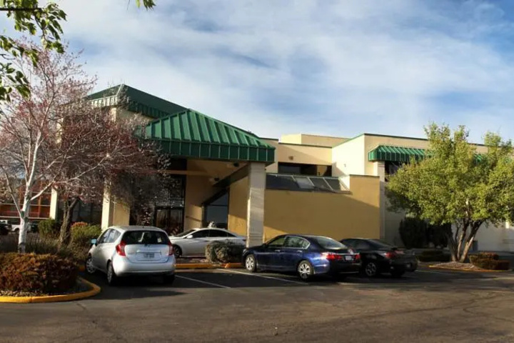 Exterior of Plaza Hotel Fort Collins