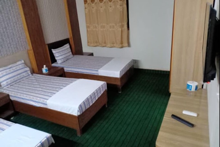 Room 3 of 25