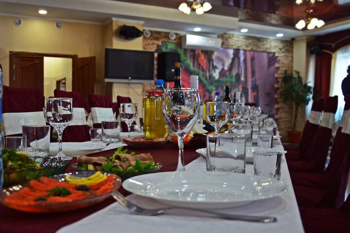 Dining 19 of 27