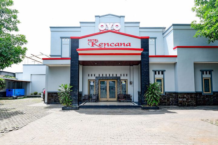 Photo of Super OYO 2436 Hotel Kencana