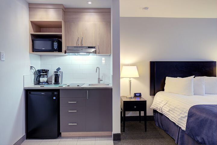 1 Queen Bed (2 of 18)