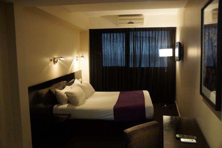 Room 13 of 33