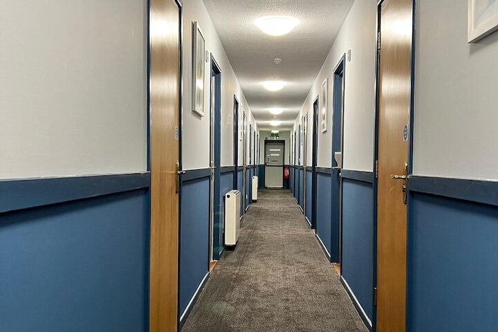 Room 4 of 9