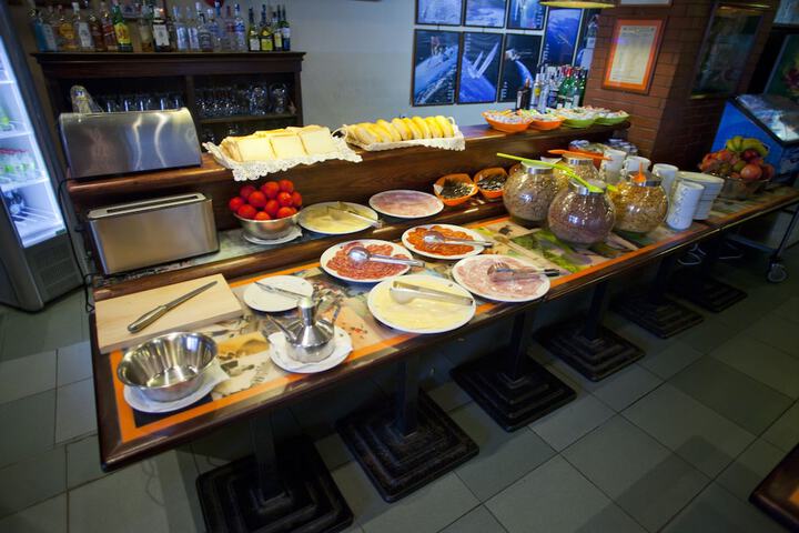 Dining 84 of 109