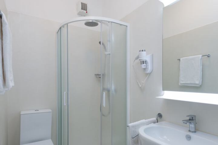 Room 12 of 26