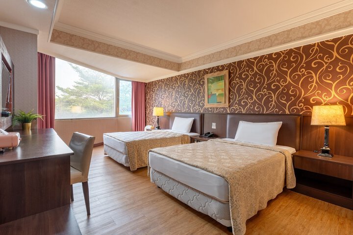Room 6 of 39
