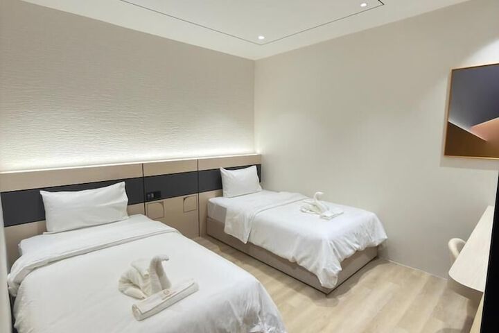 Room 42 of 71