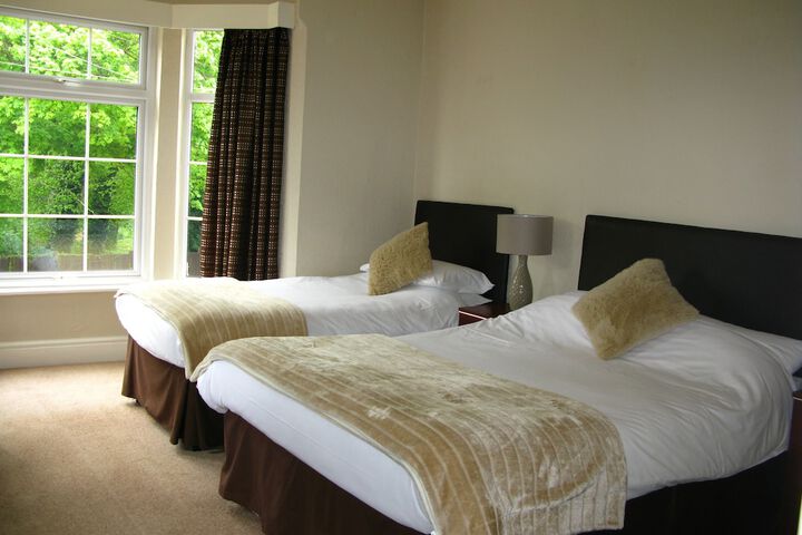 Room 2 of 32