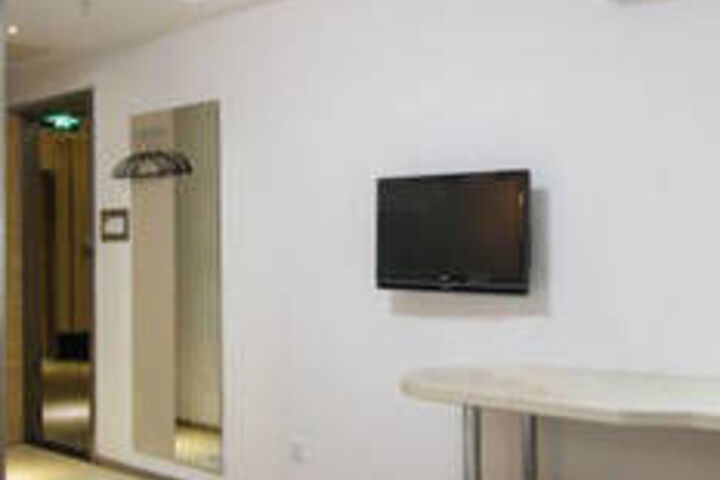 Room 16 of 29