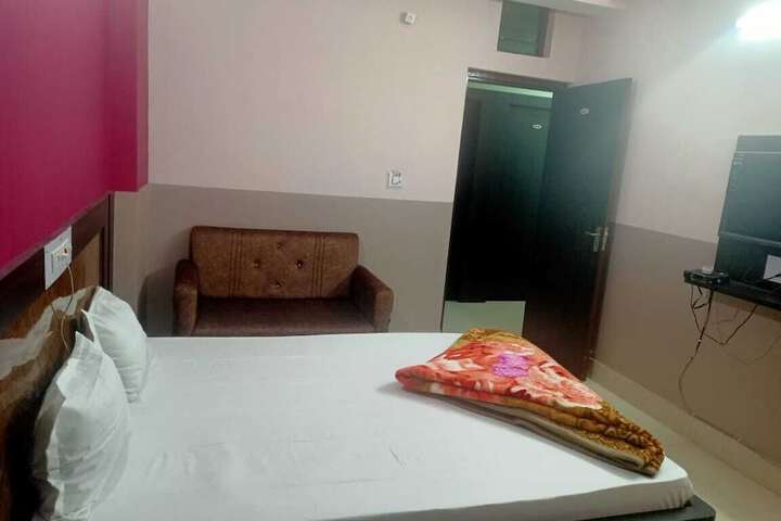 Room 7 of 8