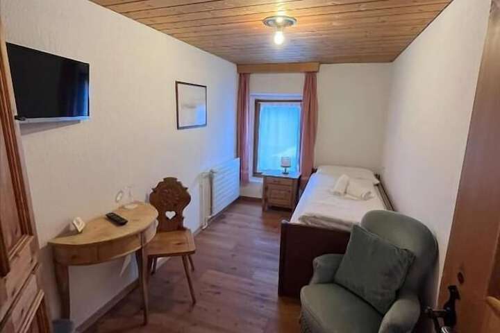Room 8 of 21