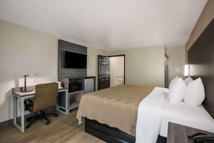 1 King Bed (21 of 23)