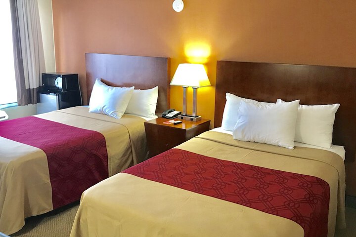 2 Double Beds (1 of 10)