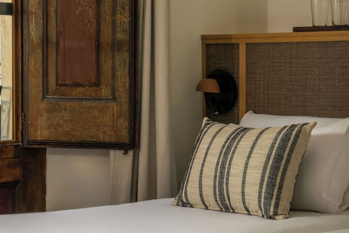 Room 17 of 36