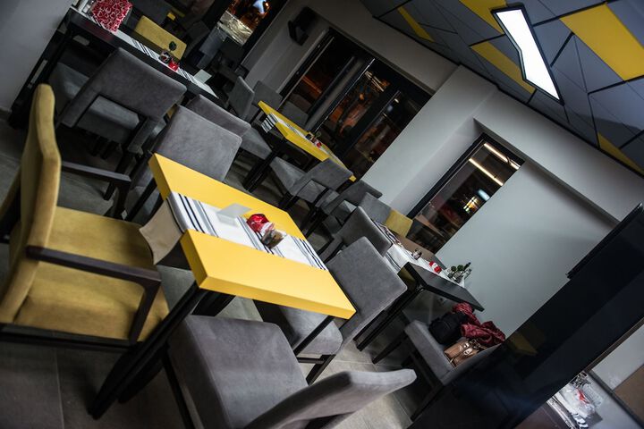 Dining 31 of 36