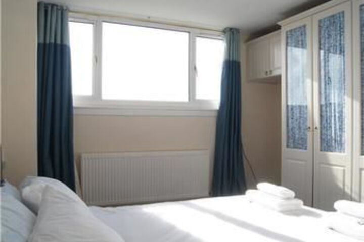 Room 8 of 11