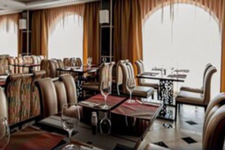 Dining 10 of 15
