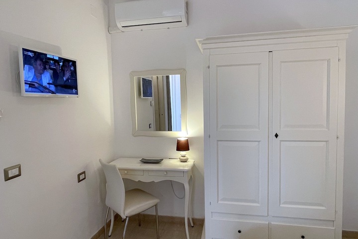 Room 9 of 97