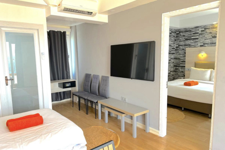 Room 9 of 13