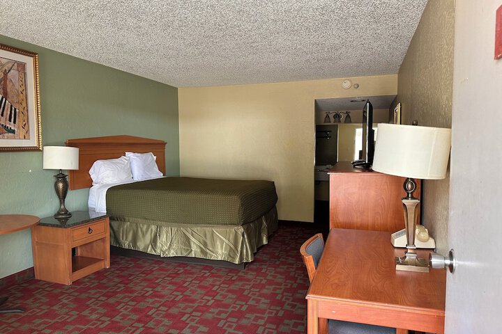 Room 11 of 33