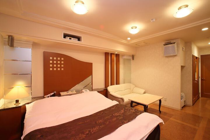 Room 6 of 30