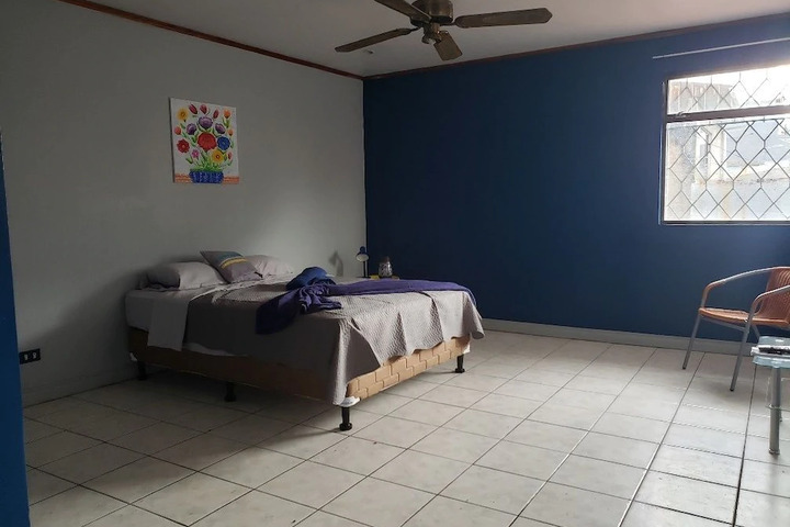Room 8 of 10