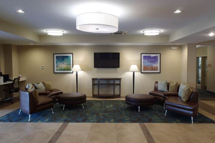 Lobby lounge