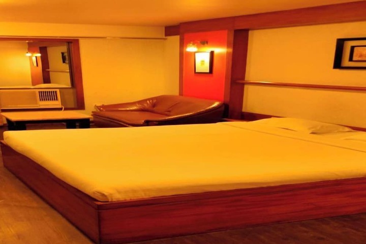 Room 19 of 38