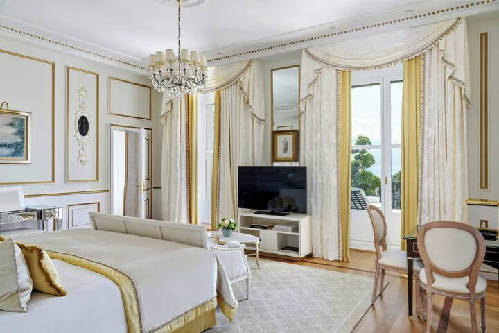 Room 103 of 183