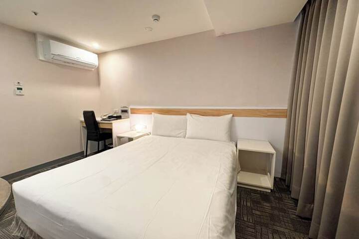 Room 35 of 60