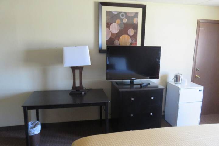 2 Queen Beds (12 of 12)