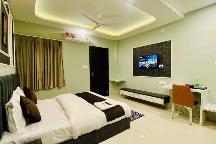 Room 9 of 40