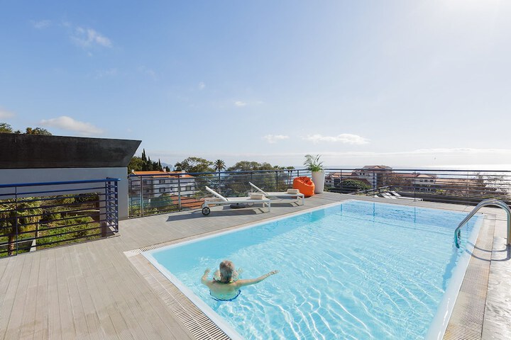 Hotel Pool