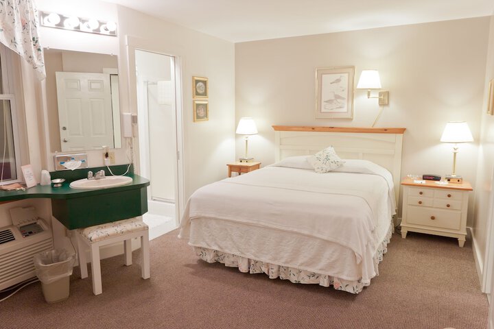 Room 11 of 120
