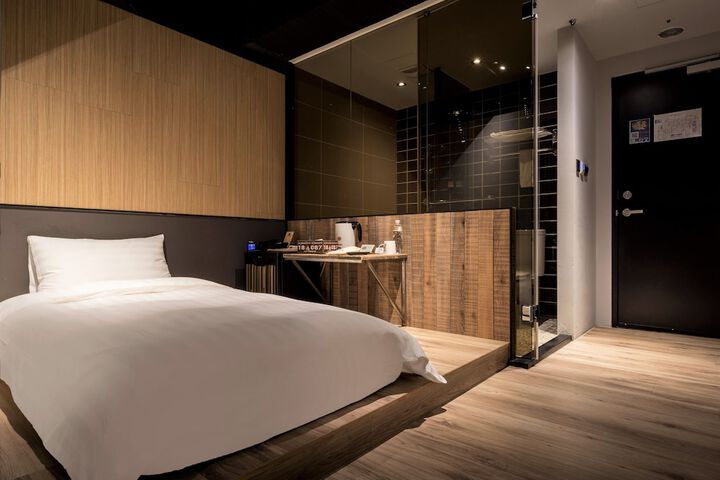 Room 15 of 77