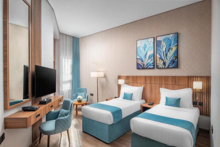 Room 17 of 38