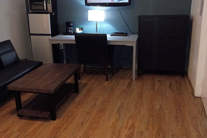 Room 10 of 18