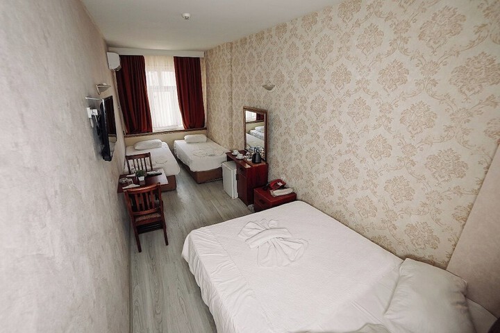 Room 6 of 26